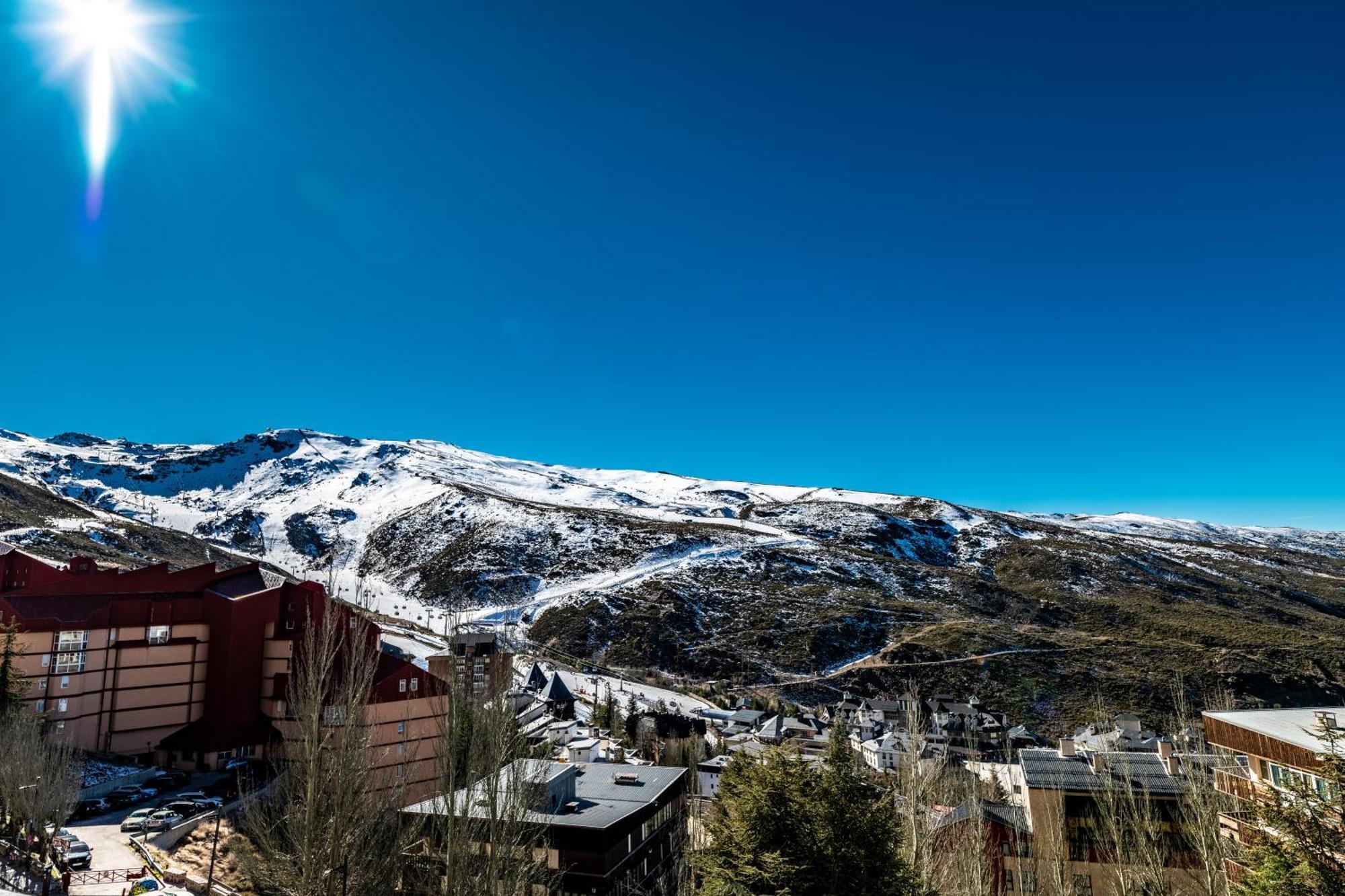 Luxury Refurnished Apartment With Private Parking Close To Ski Slopes Sierra Nevada Exterior photo